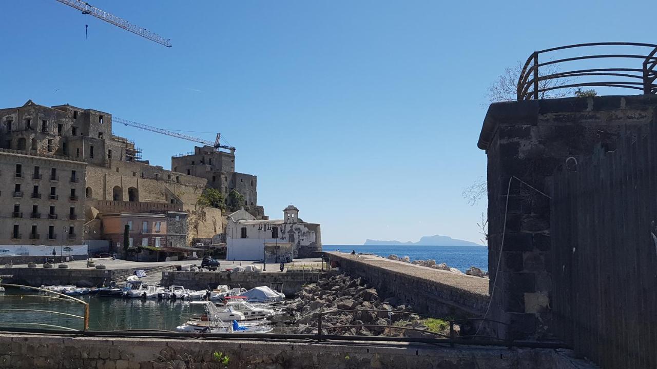B&B Al Largo Pozzuoli Exterior photo